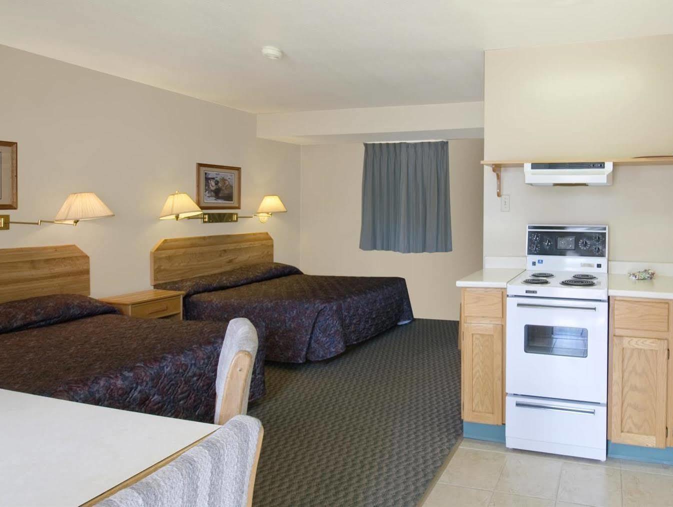Canada'S Best Value Desert Inn & Suites Cache Creek Exterior photo